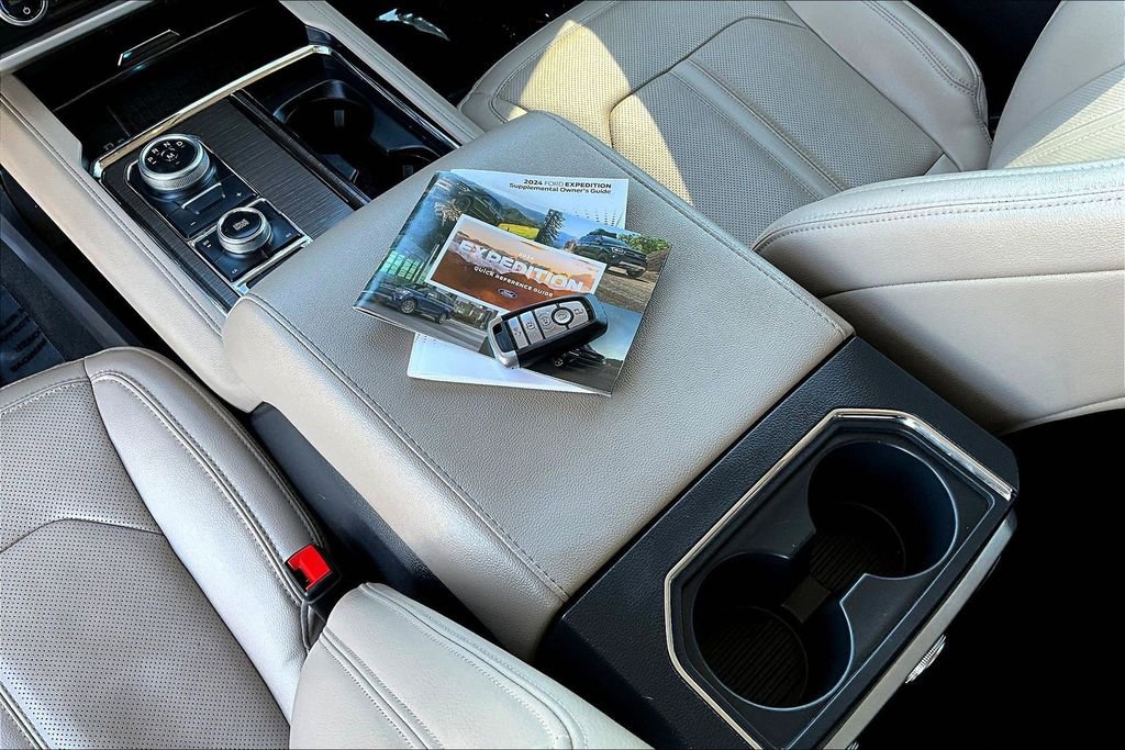 Used 2024 Ford Expedition Limited image 35