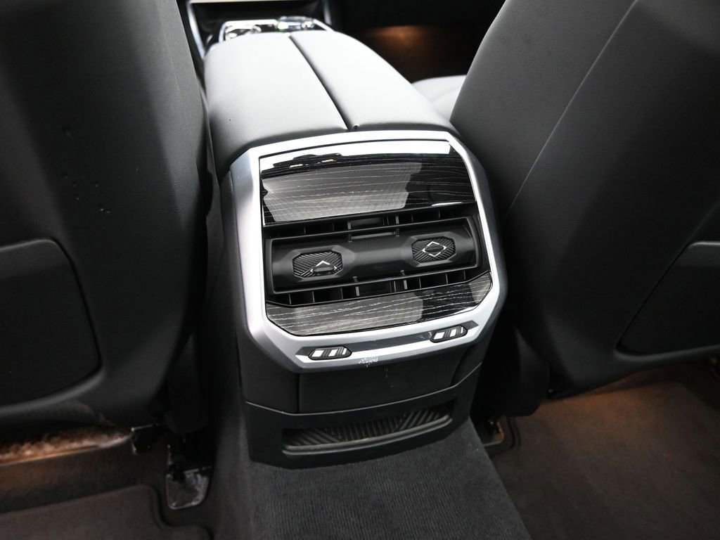 Used 2025 BMW 740i image 19