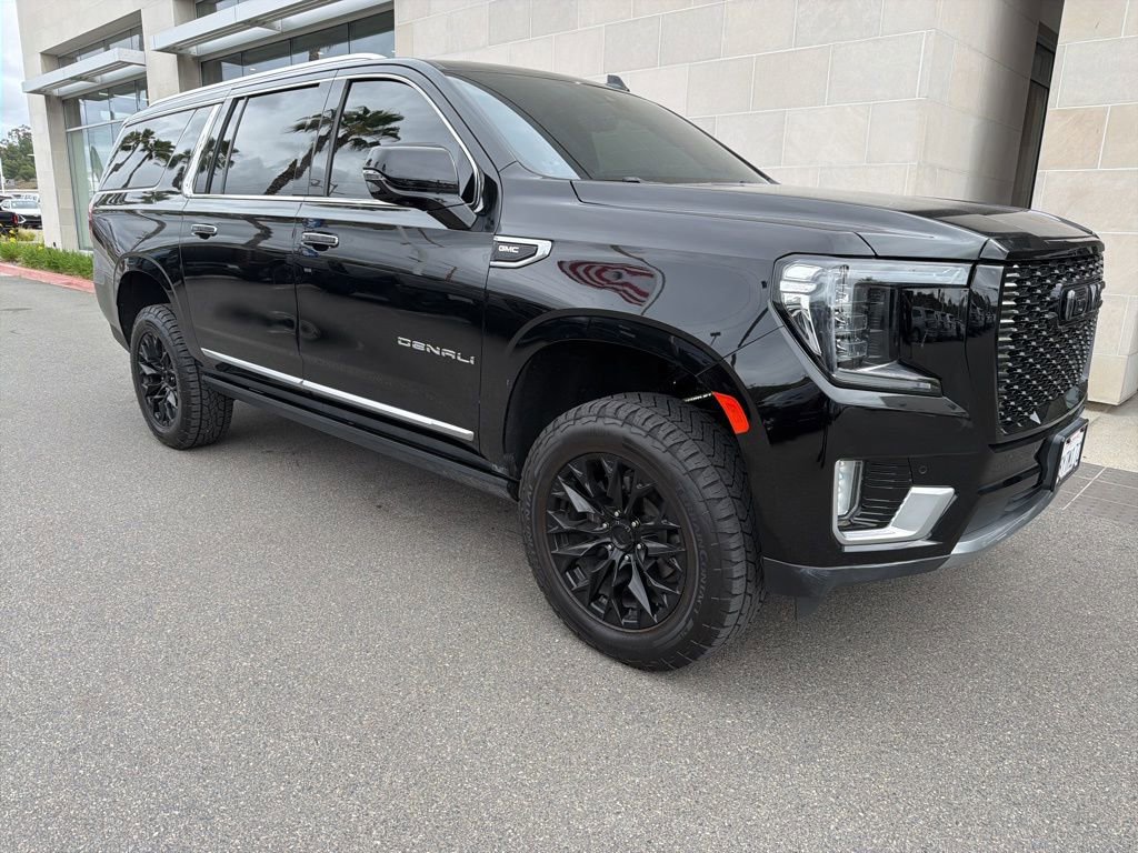 Used 2021 GMC Yukon XL Denali w/ Denali Premium Package image 9