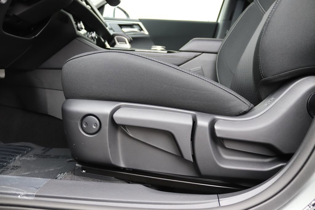 New 2026 Mitsubishi Outlander ES image 14