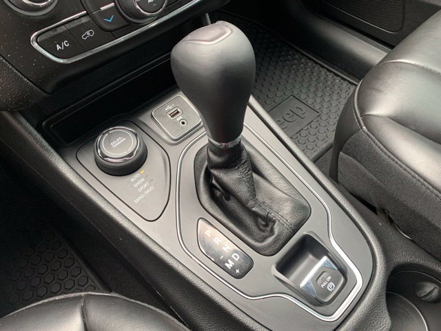 Used 2019 Jeep Cherokee Latitude Plus w/ Comfort/Convenience Group AWD/4WD image 22