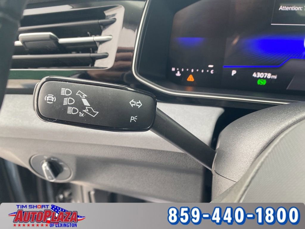 Used 2025 Volkswagen Jetta SE image 18