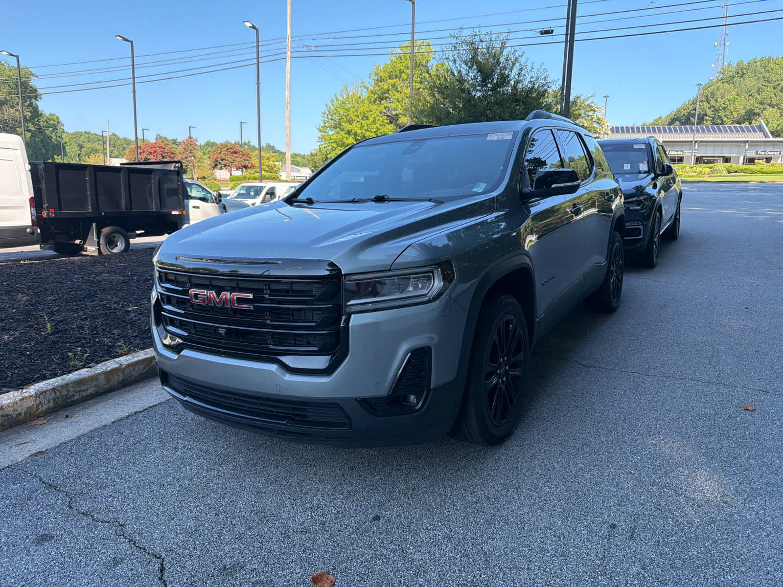 Used 2023 GMC Acadia SLT w/ Elevation Edition FWD image 2