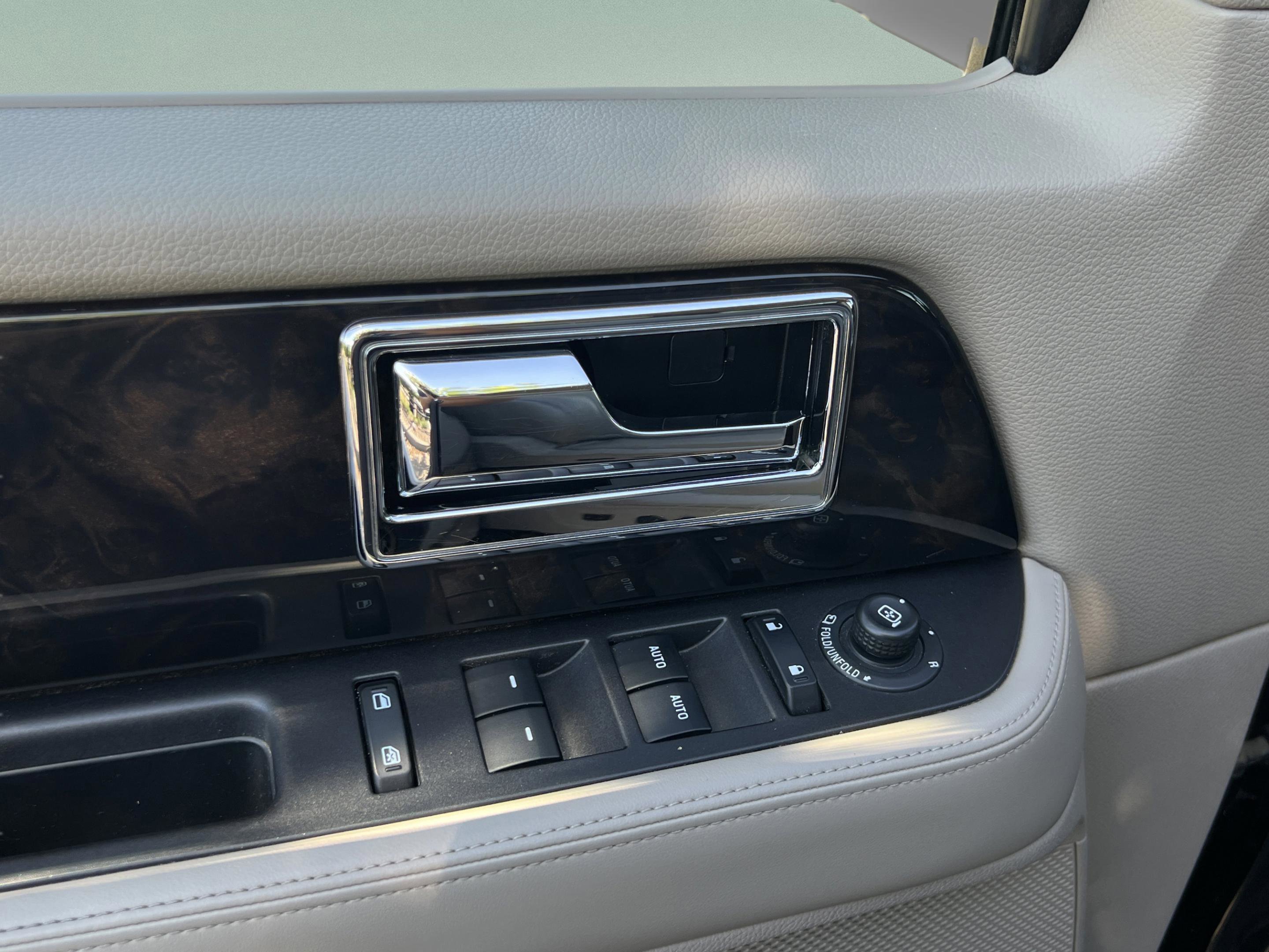 Used 2017 Lincoln Navigator Select image 29