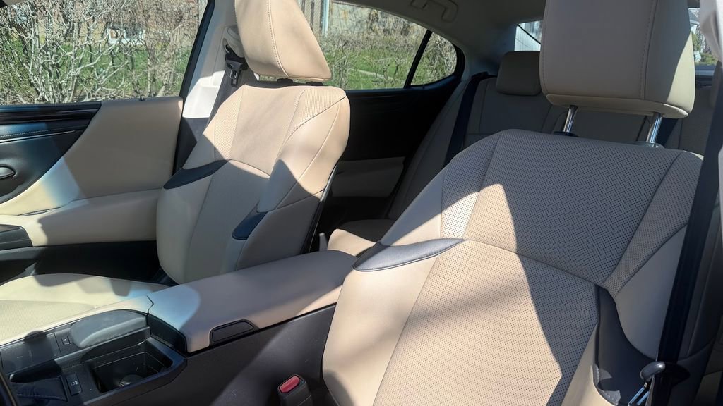 Used 2020 Lexus ES 350 w/ Premium Package image 9