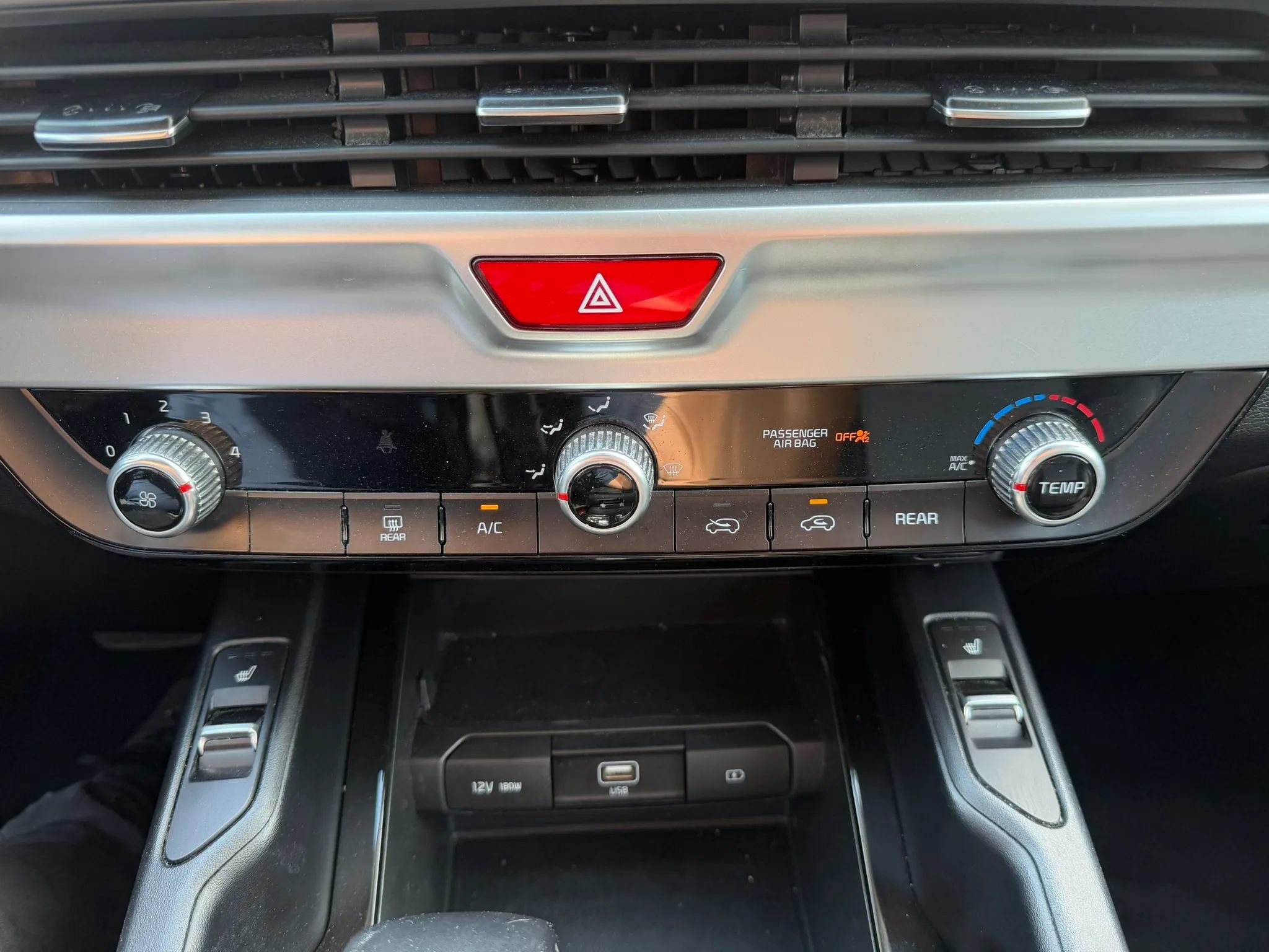 Used 2020 Kia Telluride S w/ S 8 Passenger Seating Package AWD/4WD image 19