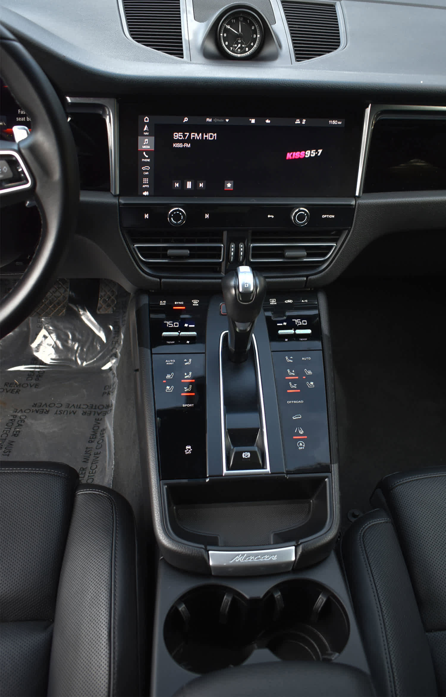 Used 2023 Porsche Macan T image 19