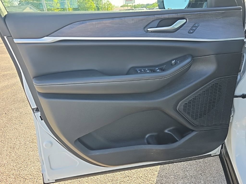 Used 2024 Jeep Grand Cherokee L Limited w/ Luxury Tech Group II AWD/4WD image 13