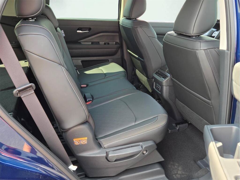 New 2026 Nissan Pathfinder SL AWD/4WD image 7