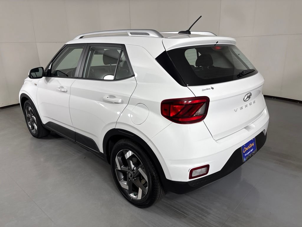 Used 2025 Hyundai Venue SEL FWD image 6