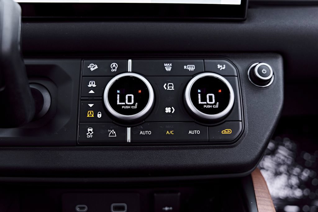 Used 2023 Land Rover Defender 110 X AWD/4WD image 76