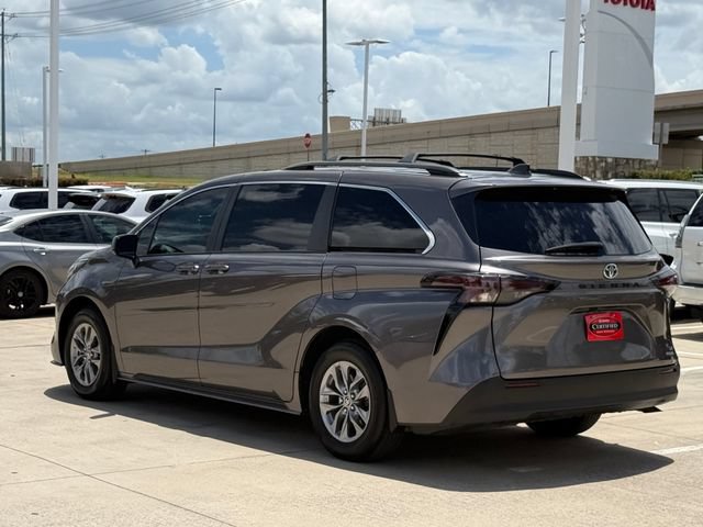 Used 2023 Toyota Sienna LE w/ LE Plus Package FWD image 5