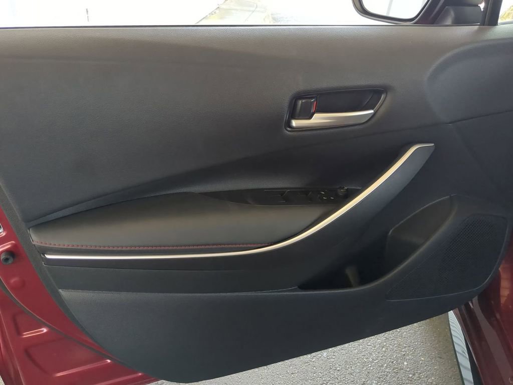 Used 2025 Toyota Corolla SE image 20