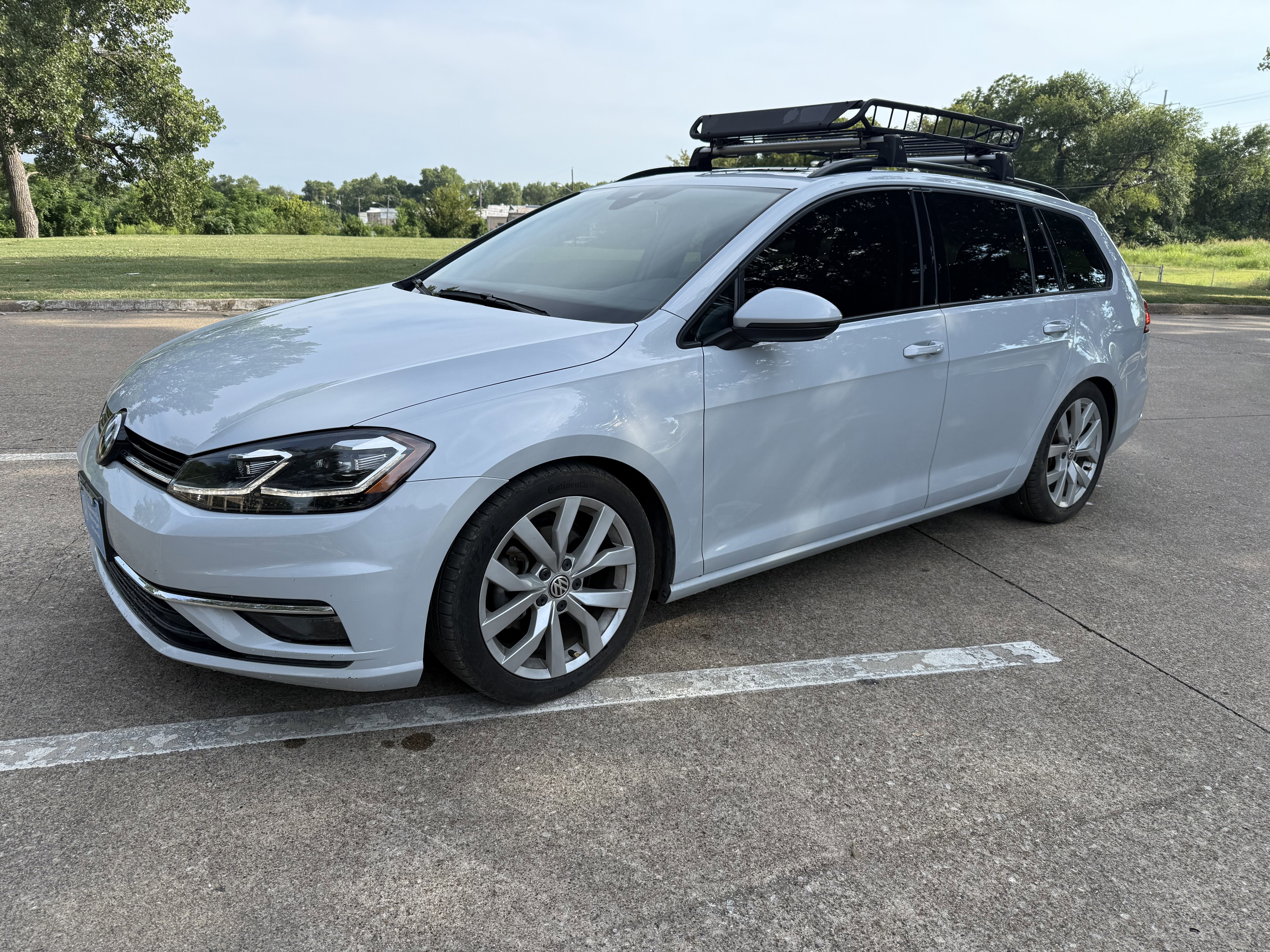 Used 2019 Volkswagen Golf SE image 1