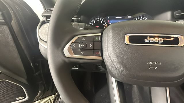 Used 2024 Jeep Compass Latitude w/ Sun and Sound Group AWD/4WD image 17
