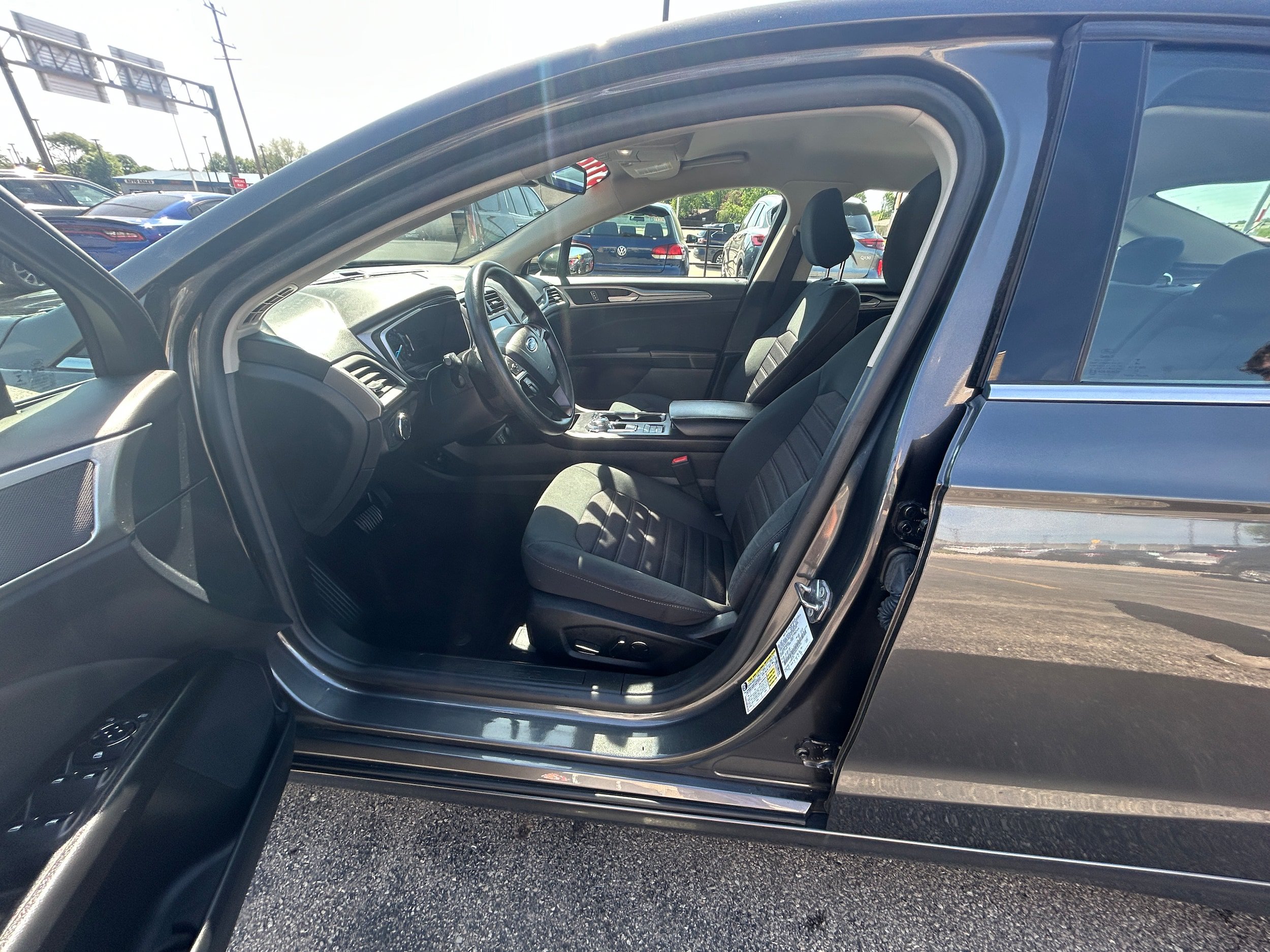 Used 2020 Ford Fusion SE FWD image 5