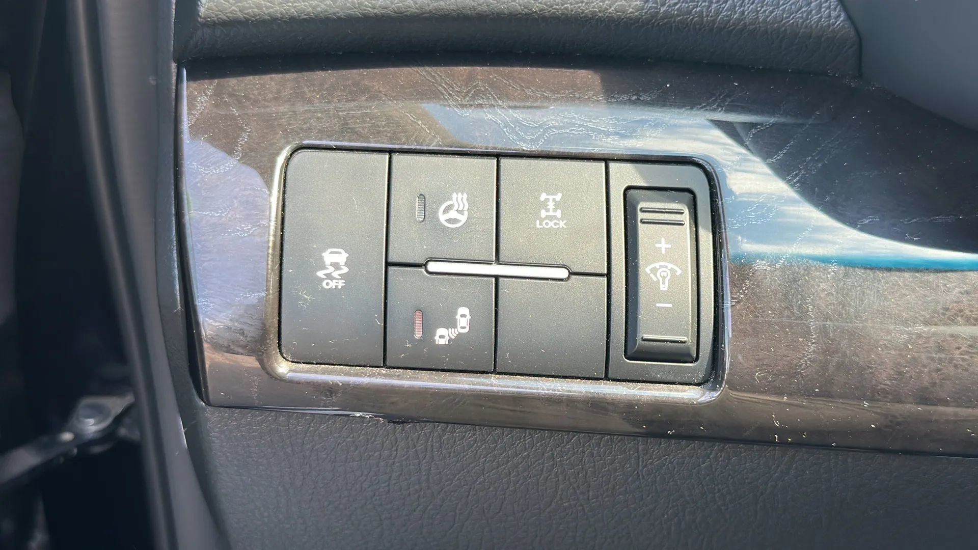 Used 2015 Kia Sorento SX image 19