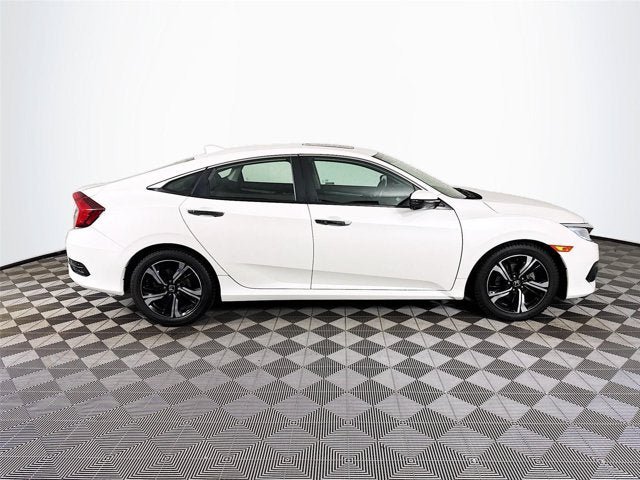 Used 2018 Honda Civic Touring image 5