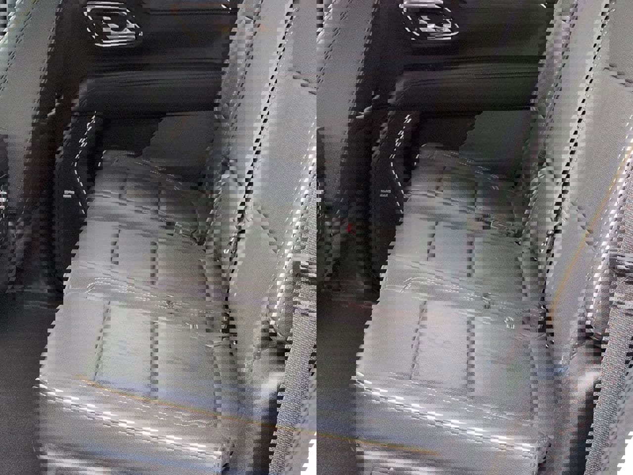 Used 2024 GMC Yukon SLT image 21