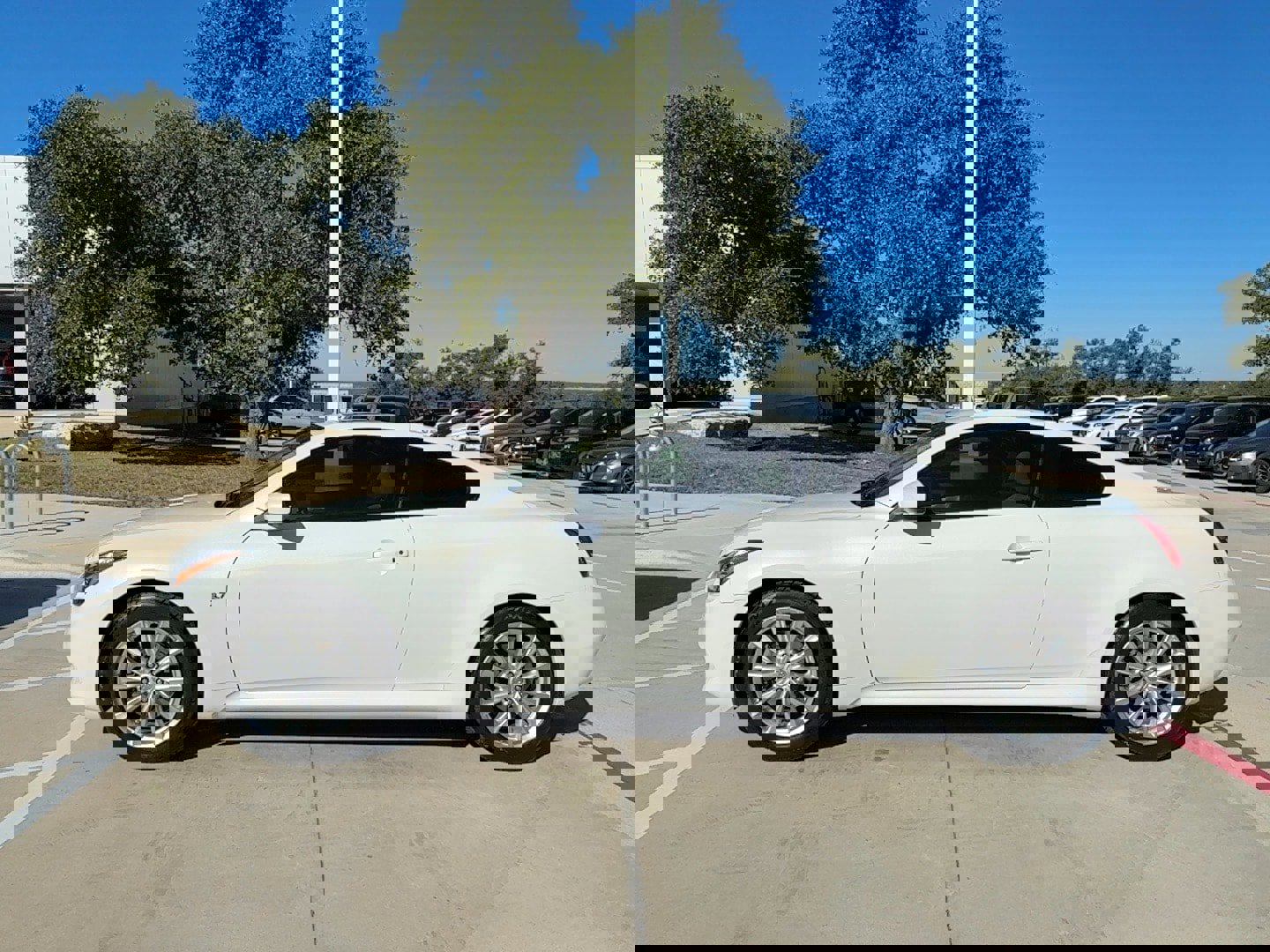 Used 2014 INFINITI Q60 Journey w/ Premium Package image 3