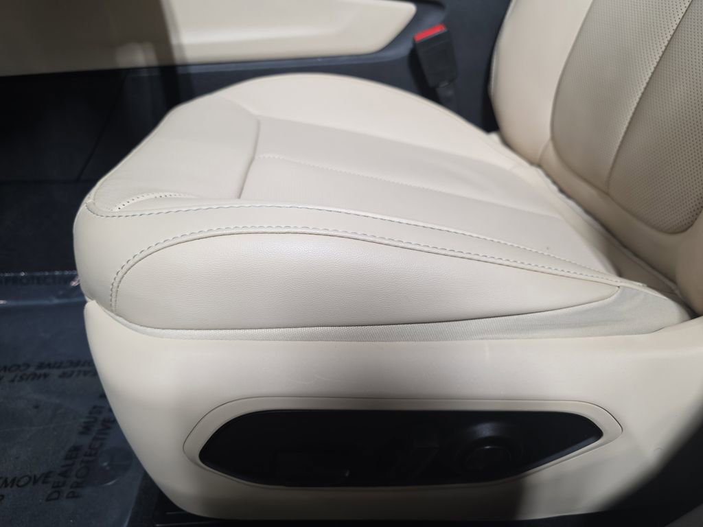 Used 2025 Jeep Grand Cherokee Limited w/ Luxury Tech Group II image 31