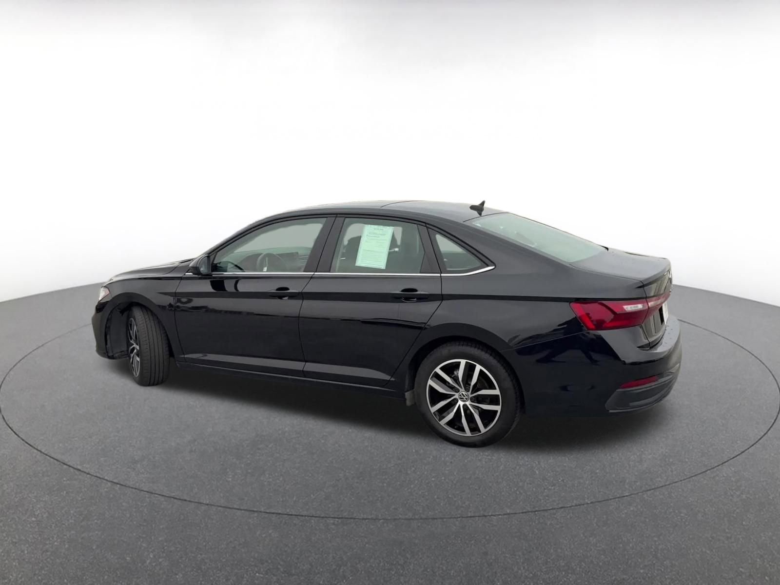 Used 2025 Volkswagen Jetta SE image 10