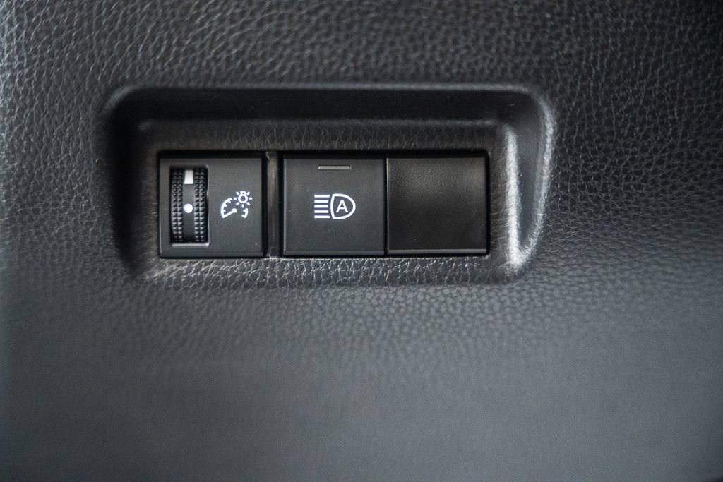 Certified 2025 Toyota RAV4 LE AWD/4WD image 37