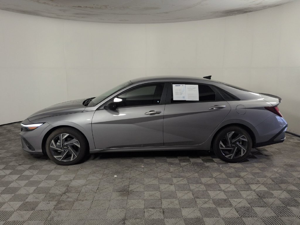 Used 2025 Hyundai Elantra Sport FWD image 10