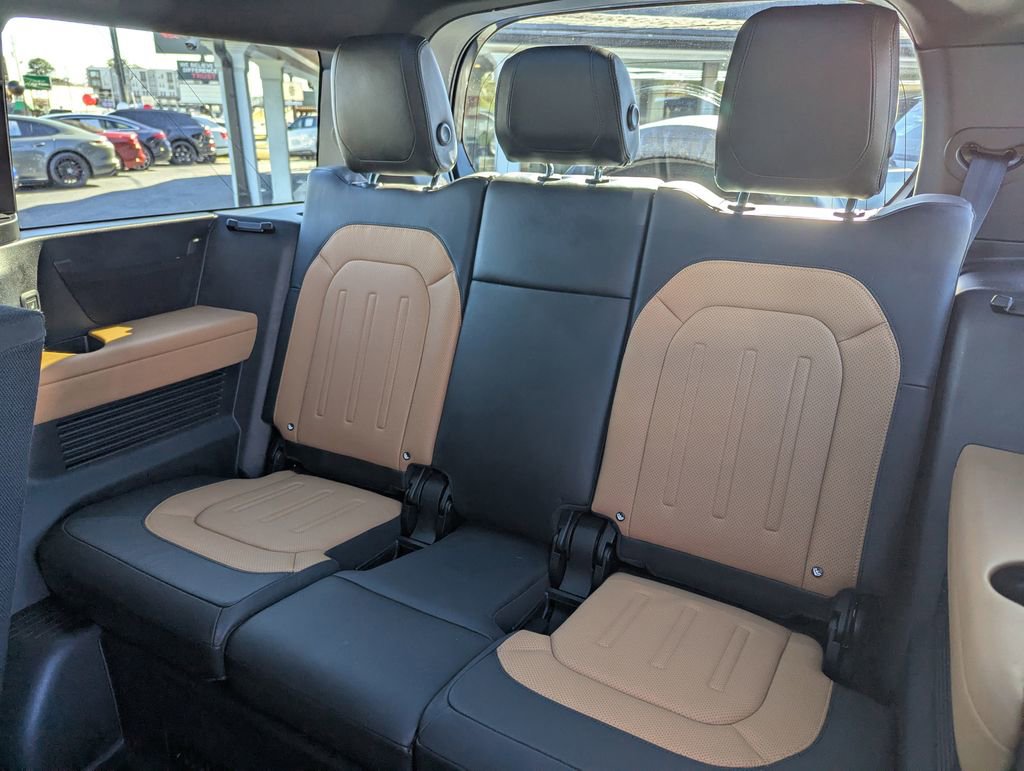 Used 2023 Land Rover Defender 130 X image 12