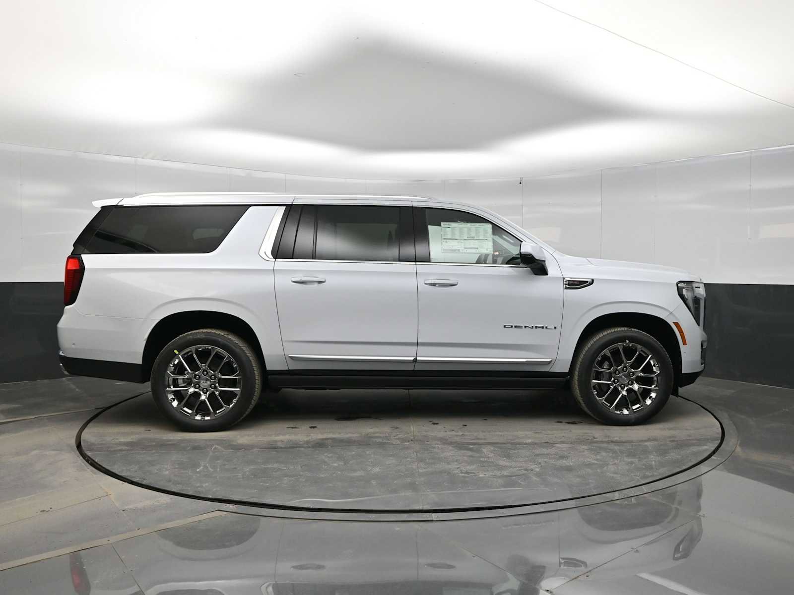 New 2026 GMC Yukon XL Denali w/ Denali Reserve Package image 9