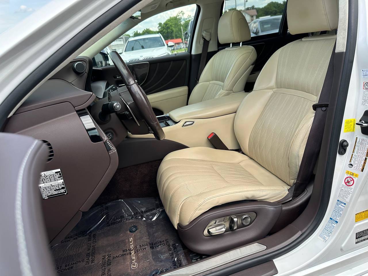 Used 2018 Lexus LS 500h AWD w/ Luxury Package image 16