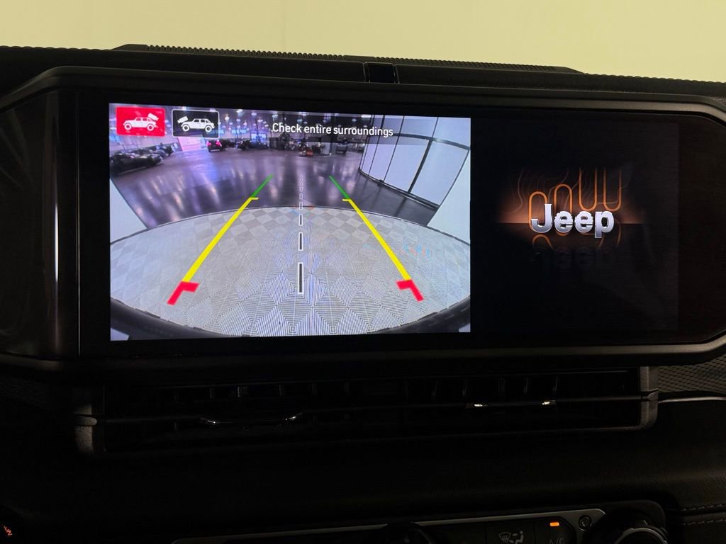 Used 2024 Jeep Wrangler Unlimited Rubicon 4xe AWD/4WD image 23