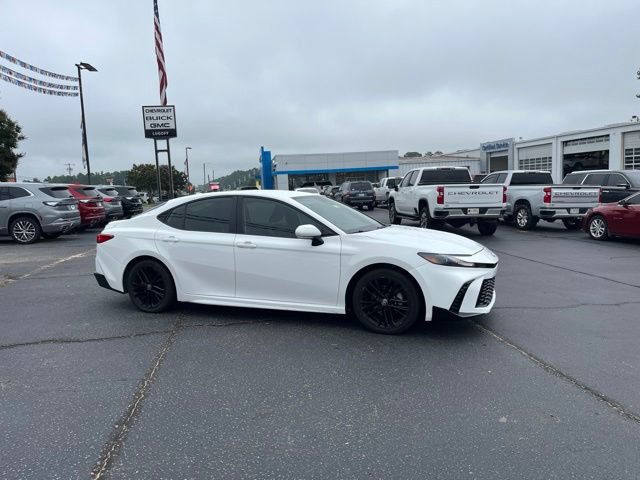 Used 2025 Toyota Camry SE w/ Convenience Package FWD image 2