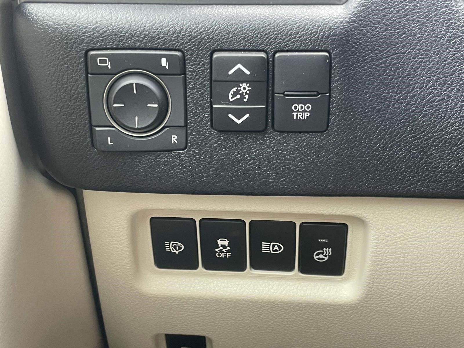 Used 2023 Lexus GX 460 Premium w/ Accessory Package AWD/4WD image 11
