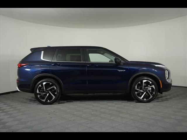 Used 2025 Mitsubishi Outlander SE image 28