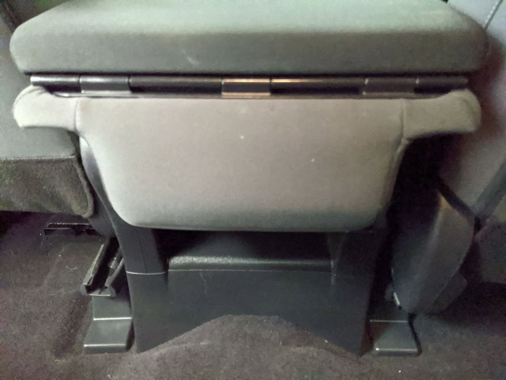 Used 2024 Nissan Titan SV image 13