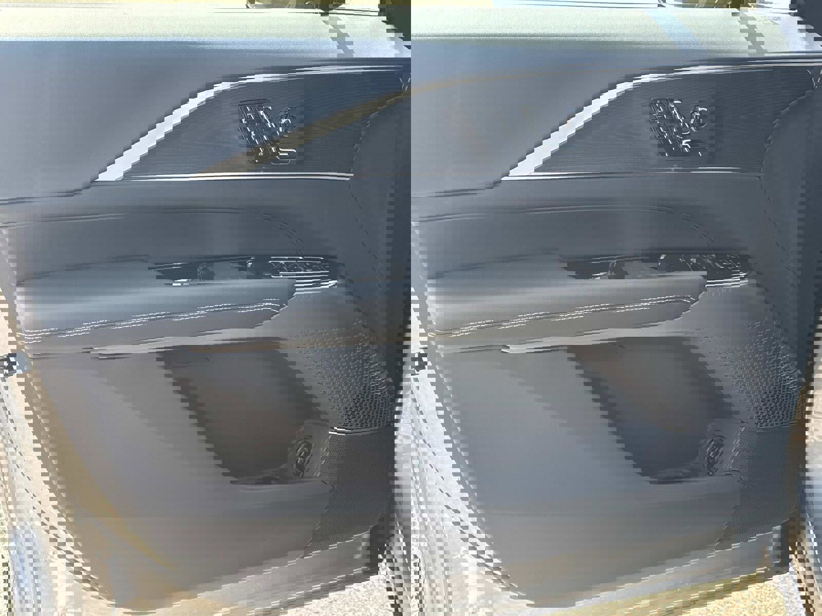 New 2026 Cadillac Lyriq Luxury image 11