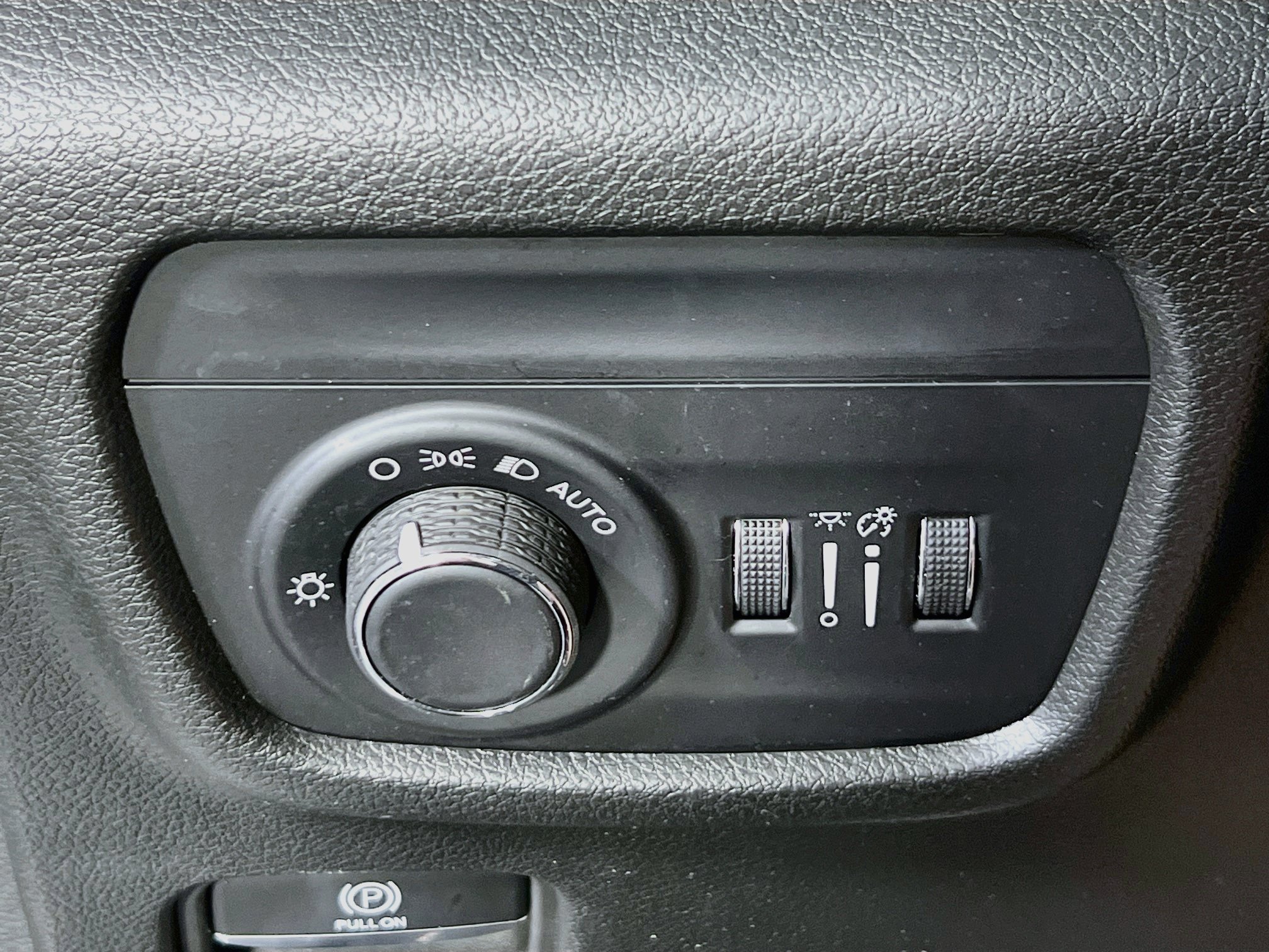 Used 2023 Jeep Grand Cherokee Laredo w/ Luxury Tech Group I AWD/4WD image 10