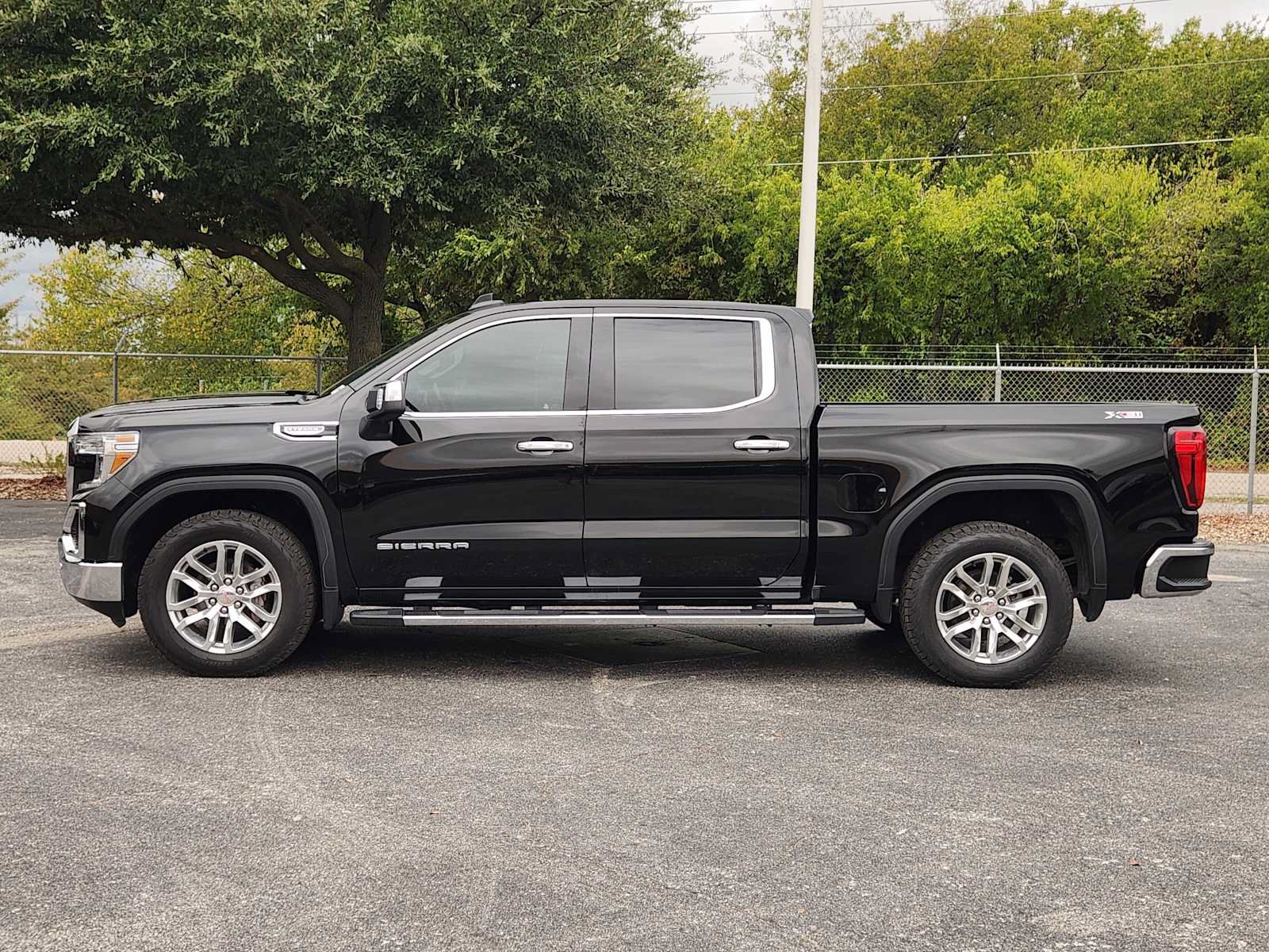 Used 2019 GMC Sierra 1500 SLT AWD/4WD image 4