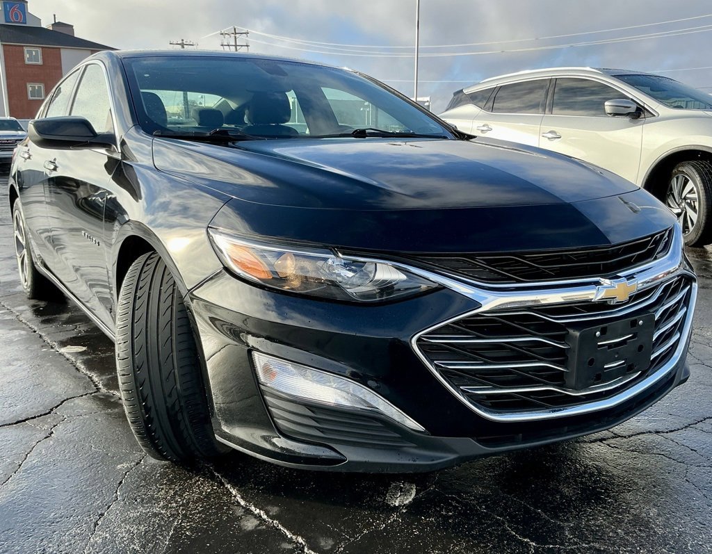 Used 2022 Chevrolet Malibu LT image 2