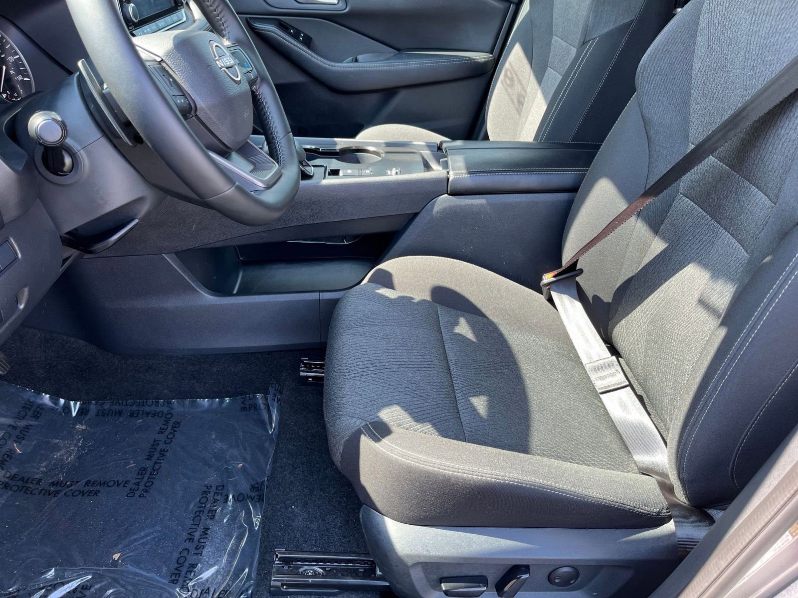 Used 2025 Nissan Rogue SV FWD image 28