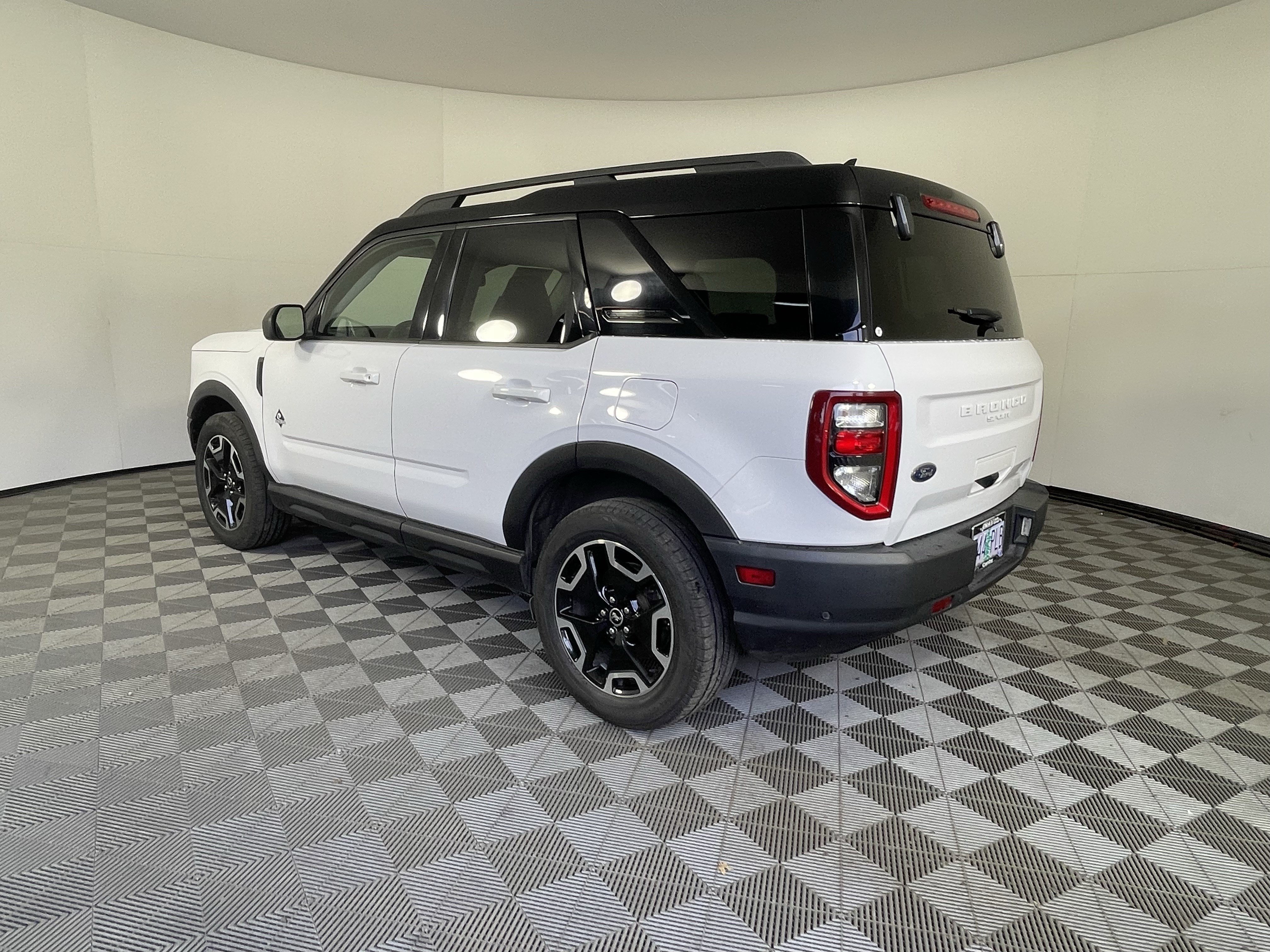 Used 2021 Ford Bronco Sport Outer Banks w/ Outer Banks Package AWD/4WD image 3
