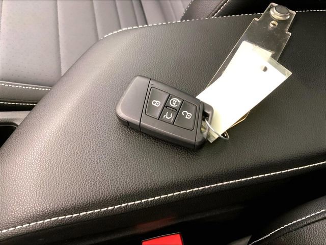 Used 2025 Volkswagen Jetta SE image 11