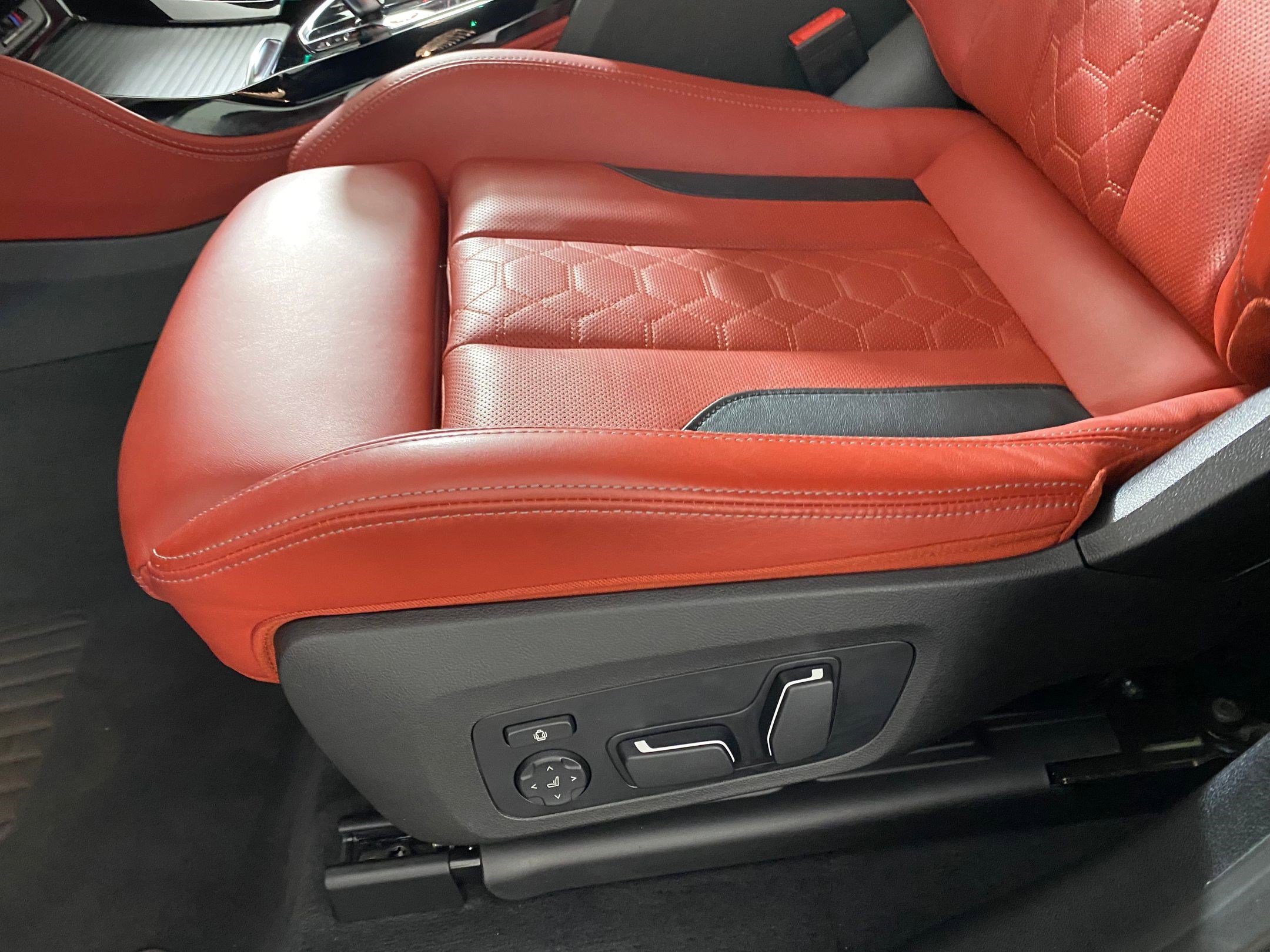 Used 2024 BMW X4 M w/ Competition Package image 13