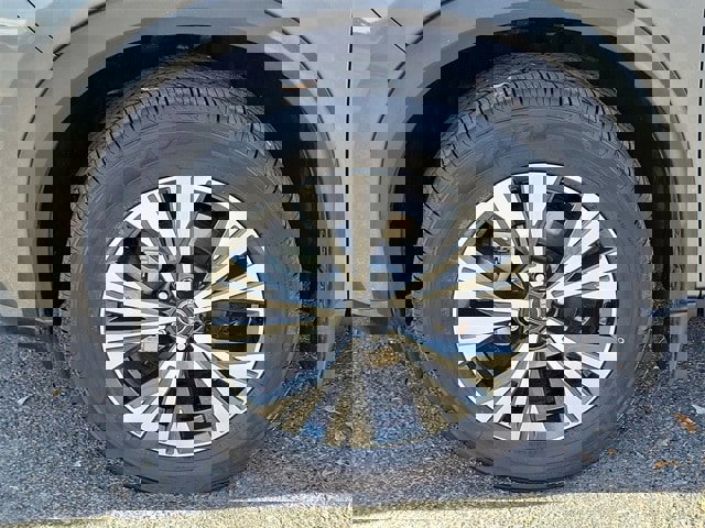 Used 2022 Nissan Rogue SV image 32