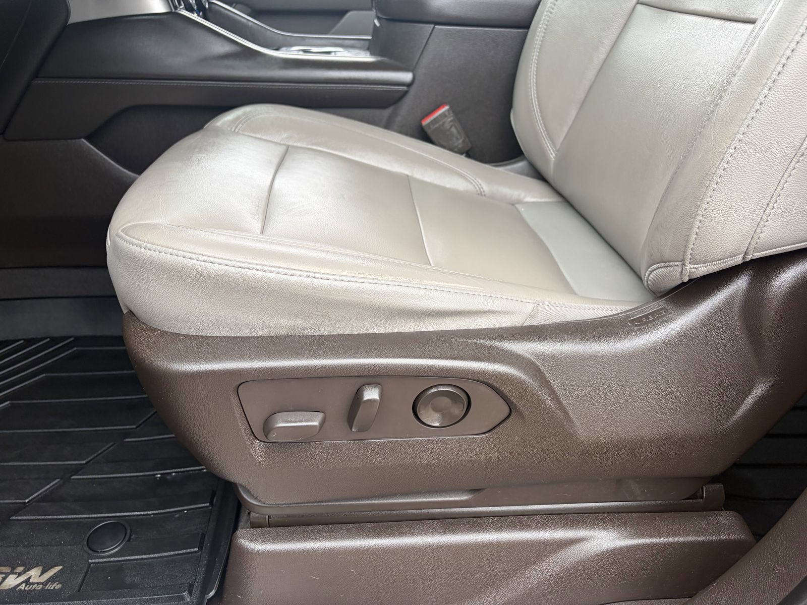 Used 2021 Chevrolet Tahoe LT w/ LT Signature Package image 22