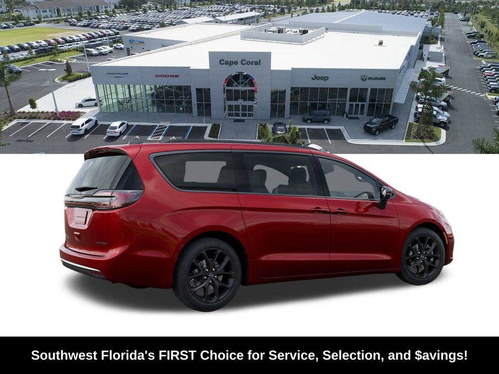 New 2026 Chrysler Pacifica Limited w/ Uconnect Theater Family Group image 5