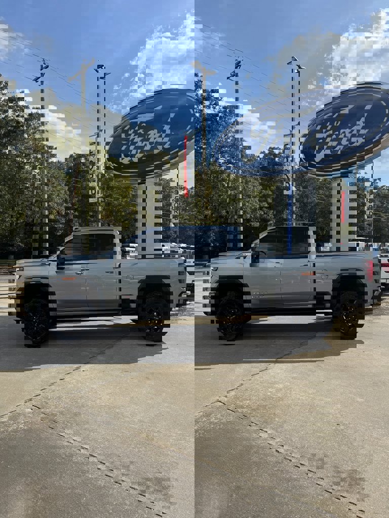 Used 2024 GMC Sierra 2500 AT4 w/ AT4 Preferred Package image 3