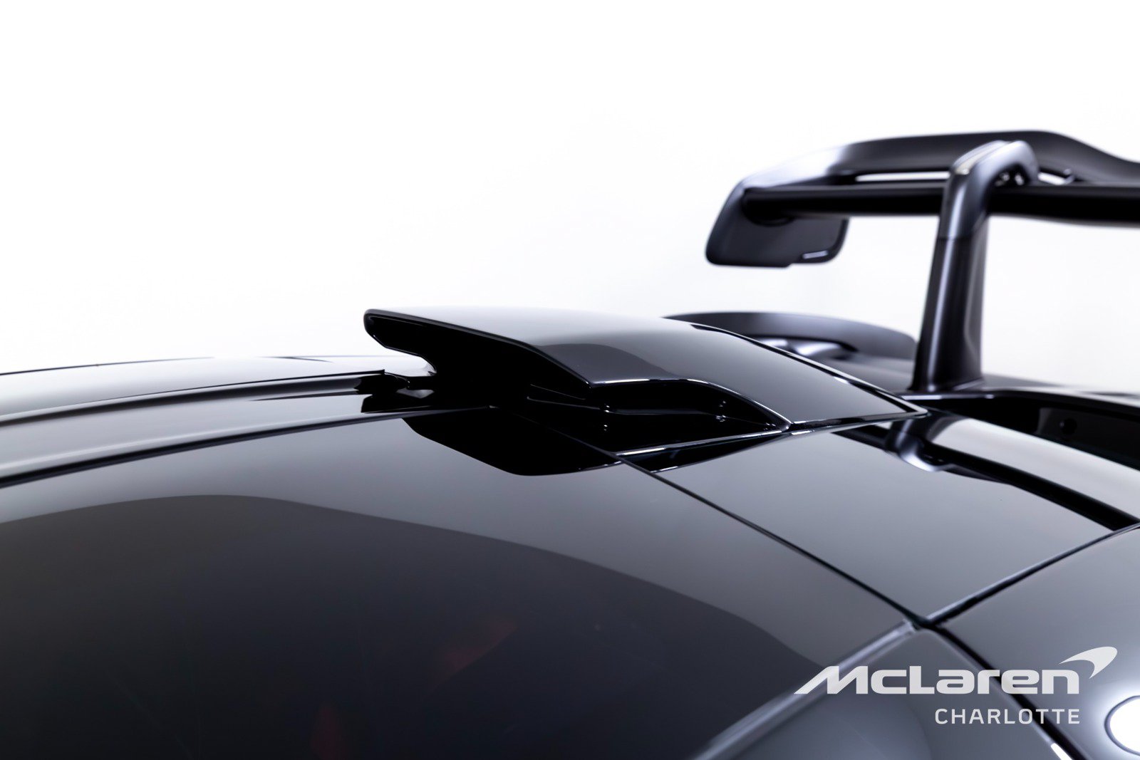 Used 2019 McLaren Senna RWD image 37