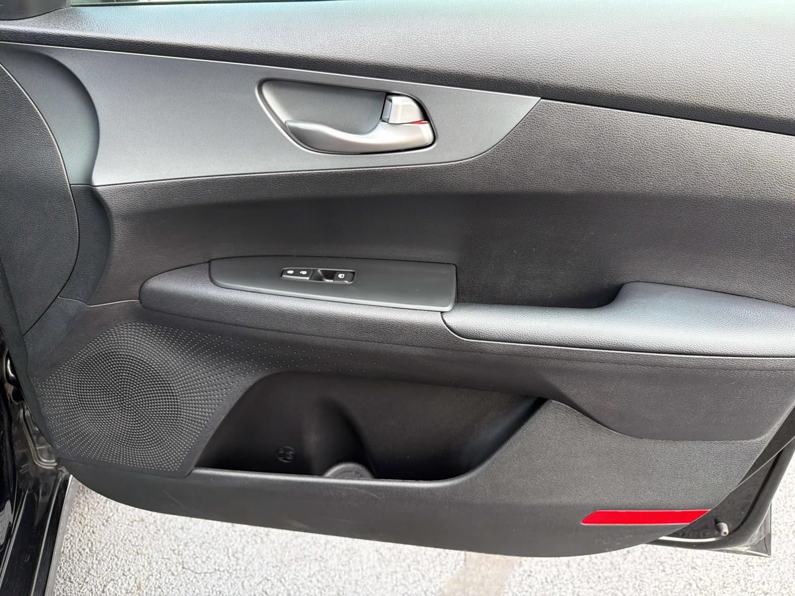Used 2021 Kia Forte LXS FWD image 22
